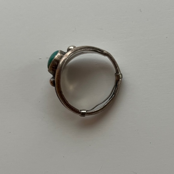 Vintage handmade Silver and Turquoise Ring - Picture 3 of 4